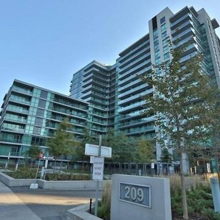Lake View Apartment W/Parking! トロント エクステリア 写真